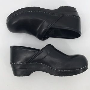 Dansko Matte Black Clog Women's Work Shoe Size 40 US 9.5 / 10